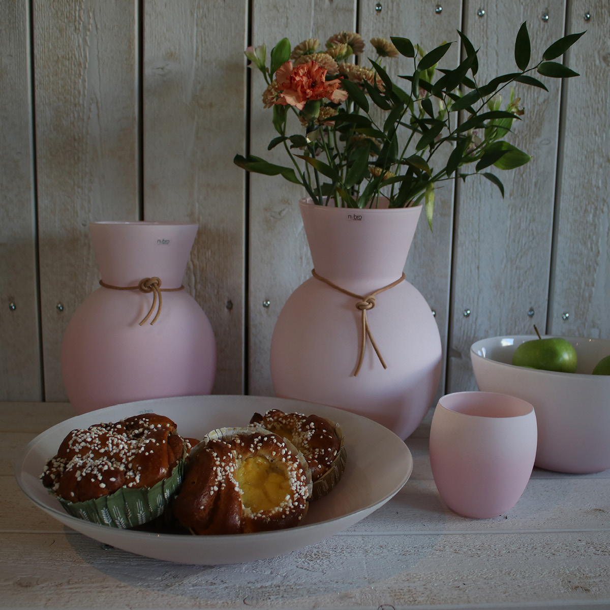 Nybro Crystal Happy Fat 30 cm Hallongrädde