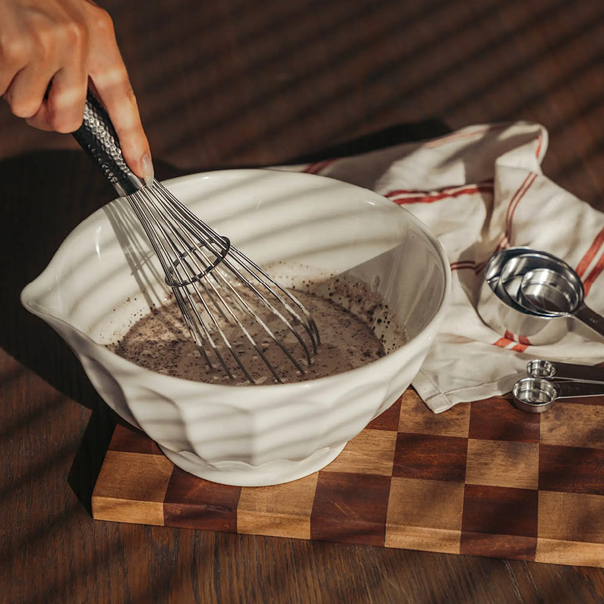 Anders Petter Classic bakskål med hällpip 2,4 L stengods creme