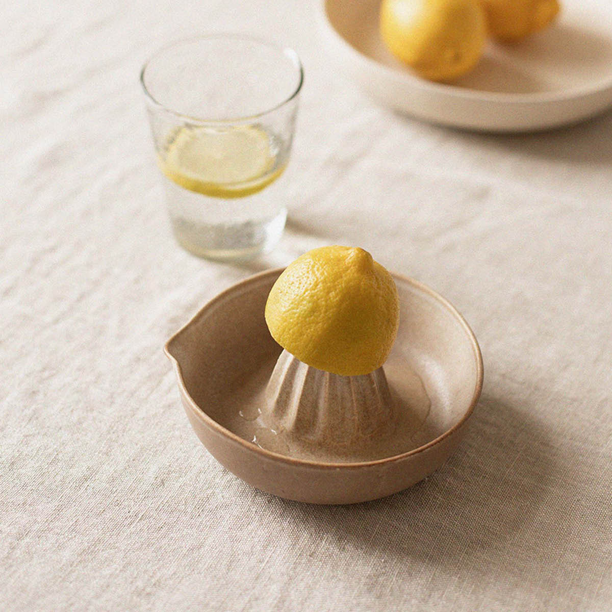 Tell Me More Palermo citruspress stengods 14 cm sand