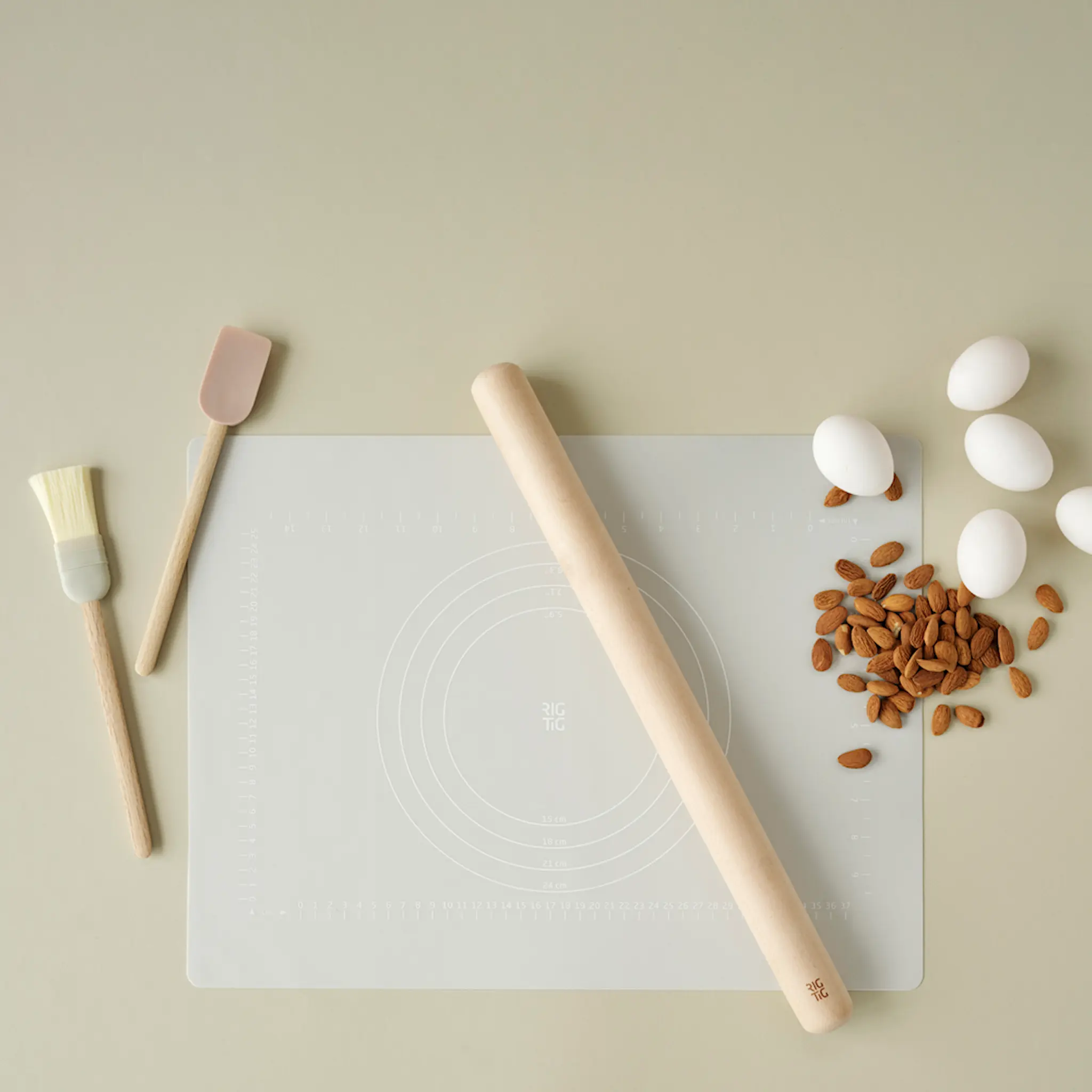 RIG-TIG Bake-it kjevle og bakematte grå