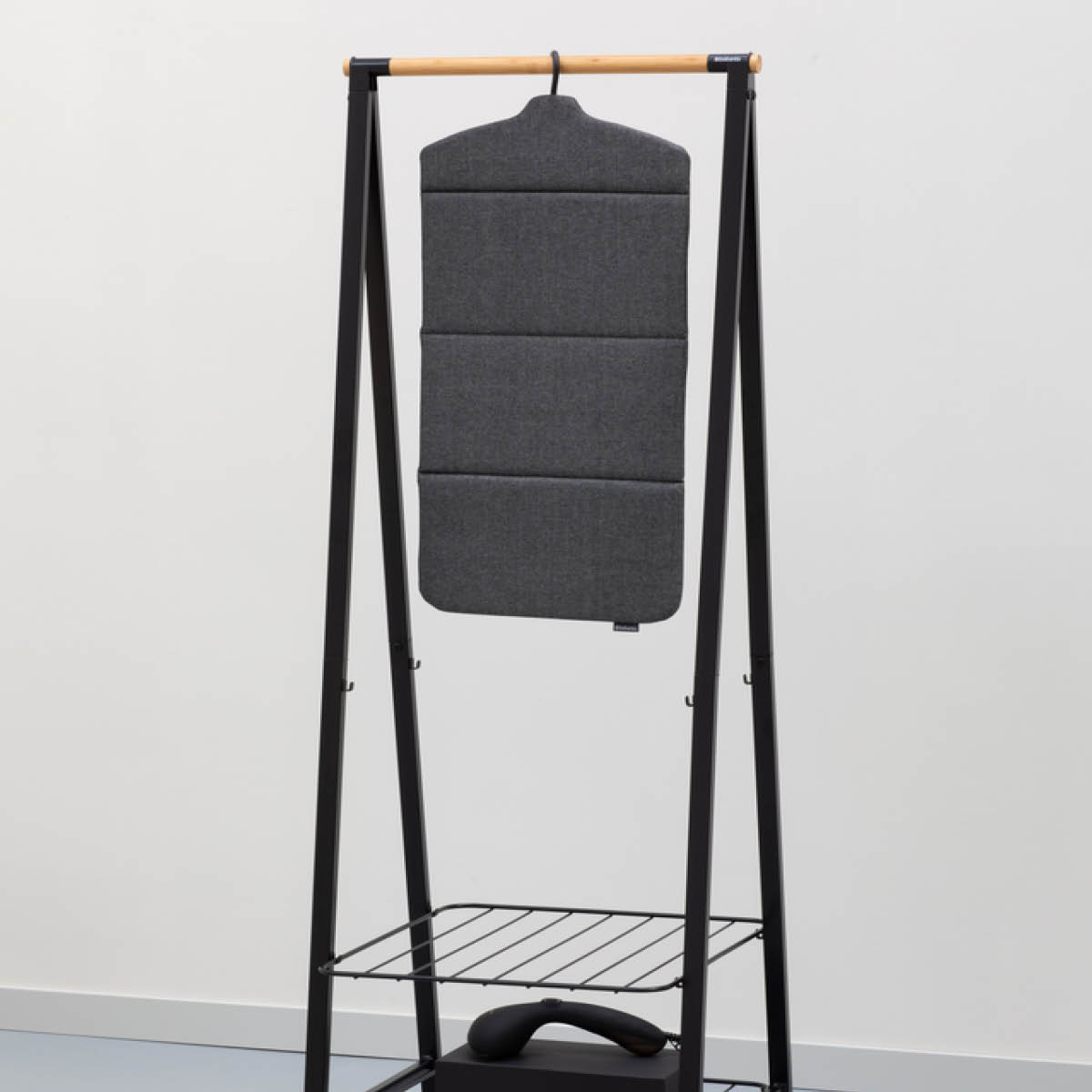 Brabantia Steamer Taitettava höyrytyslauta 93x40 cm Pepper Black