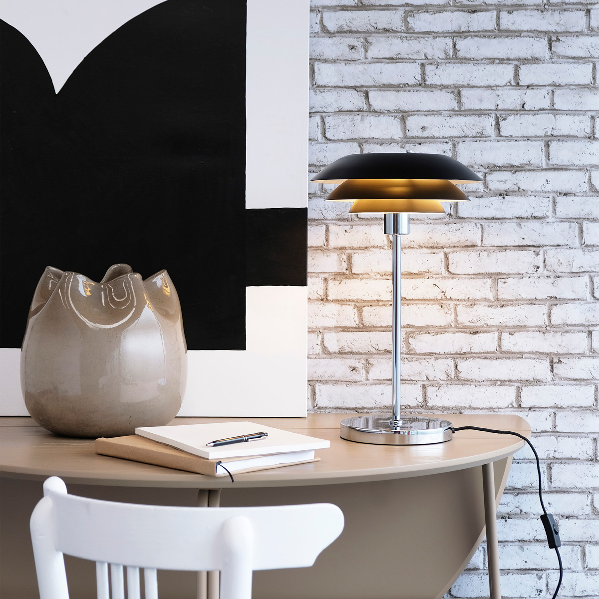 Dyberg Larsen DL31 Pöytävalaisin 50 cm Musta