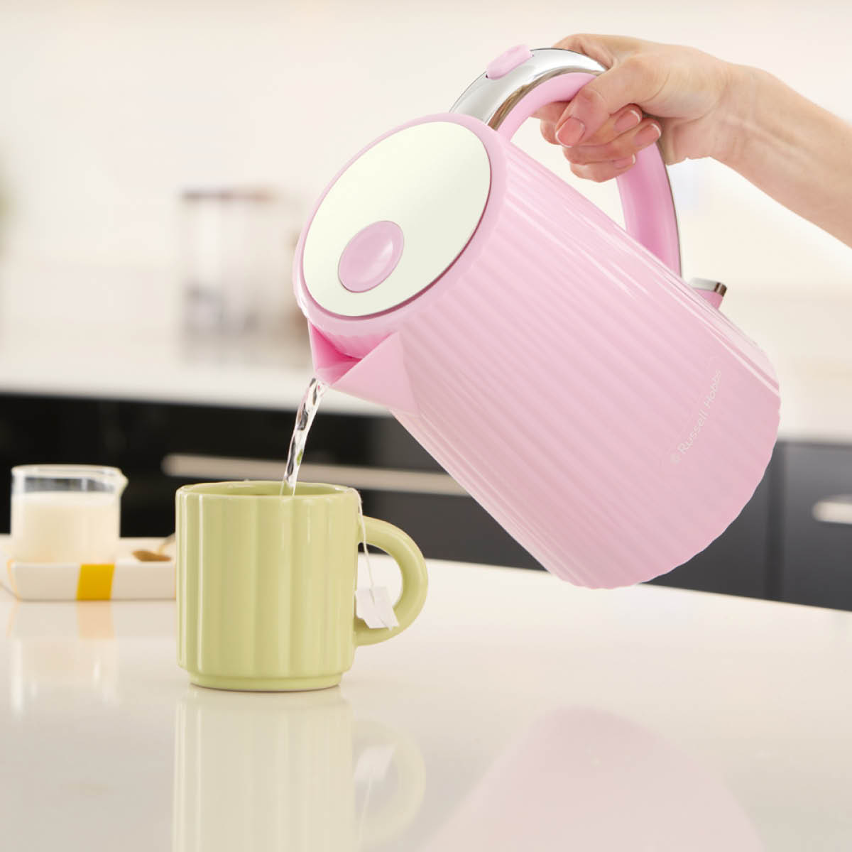 RUSSELL HOBBS Eden vattenkokare 27362-70 1,7 L 2400W hallon