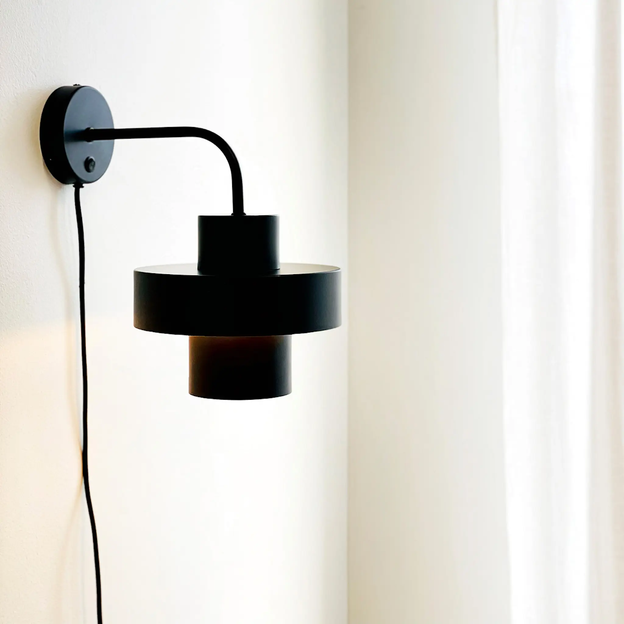 Dyberg Larsen Stoke vägglampa 29 cm svart