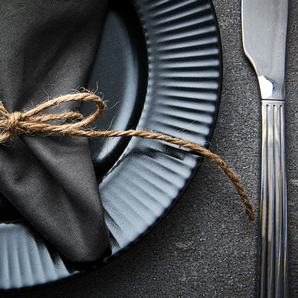 Aida Groovy stentøy middagstallerken 27 cm svart