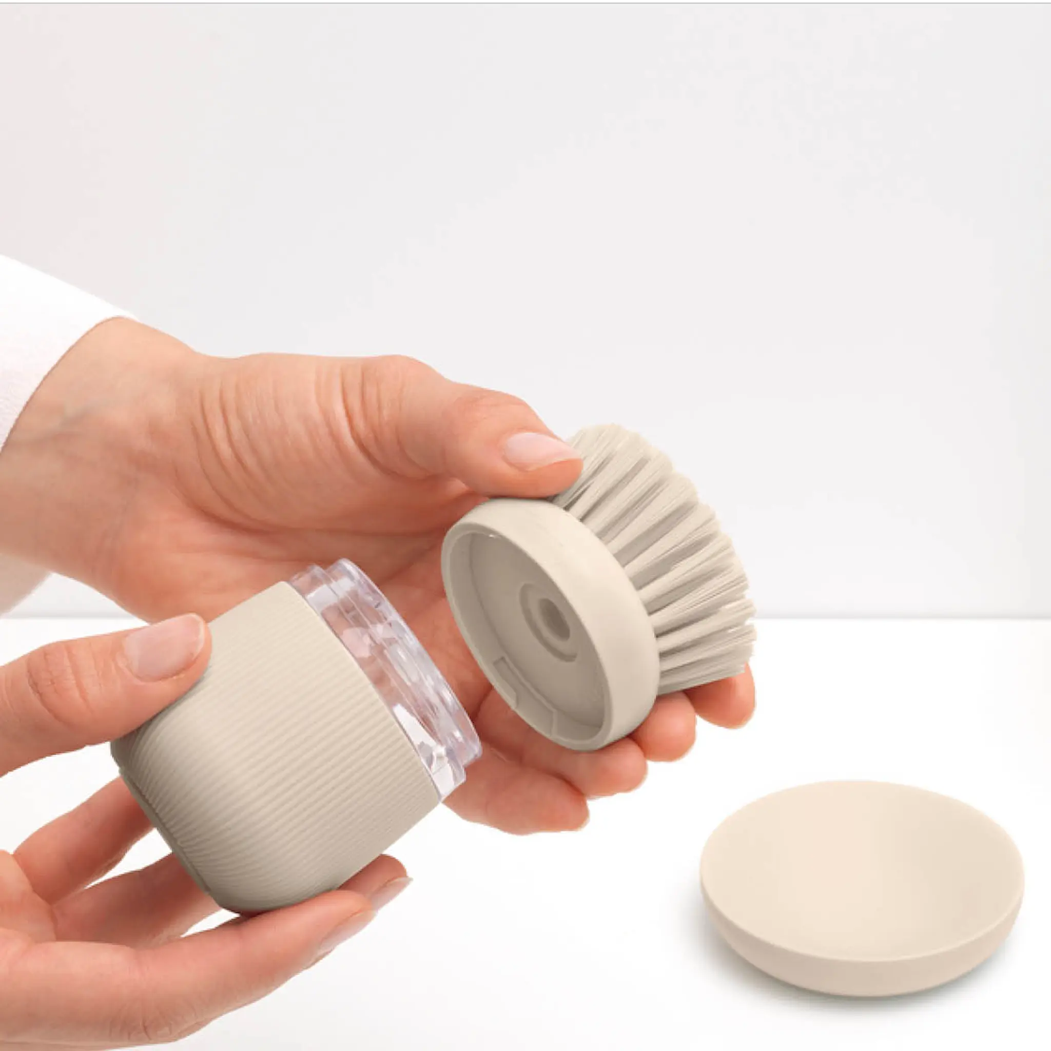 Brabantia SinkSide diskborste med diskmedelsbehållare soft beige