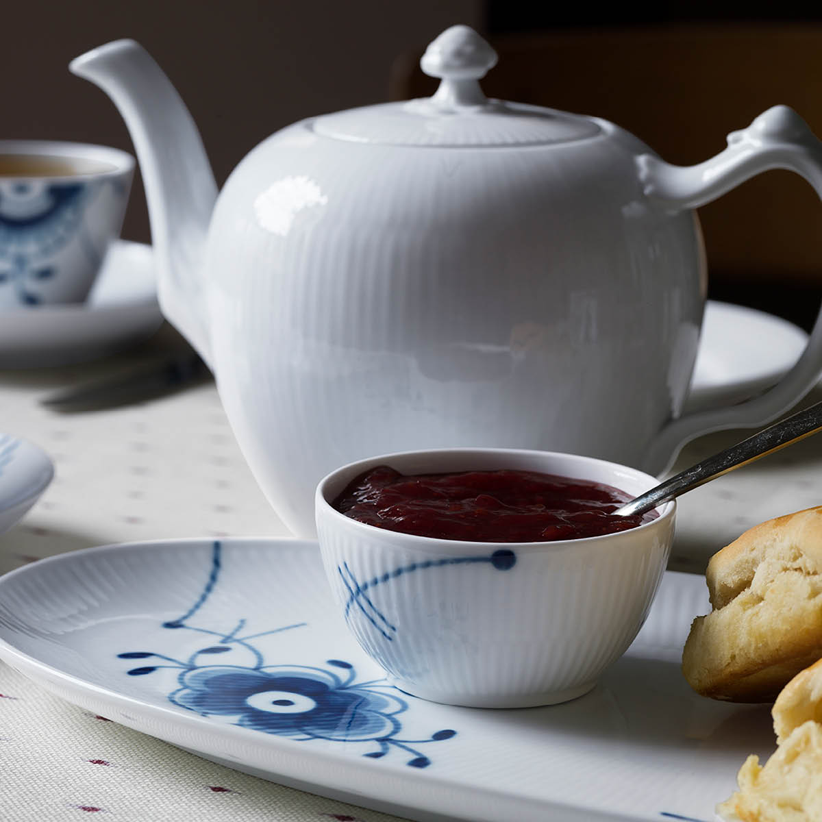 Royal Copenhagen Hvit Riflet tekanne m/lokk 1L