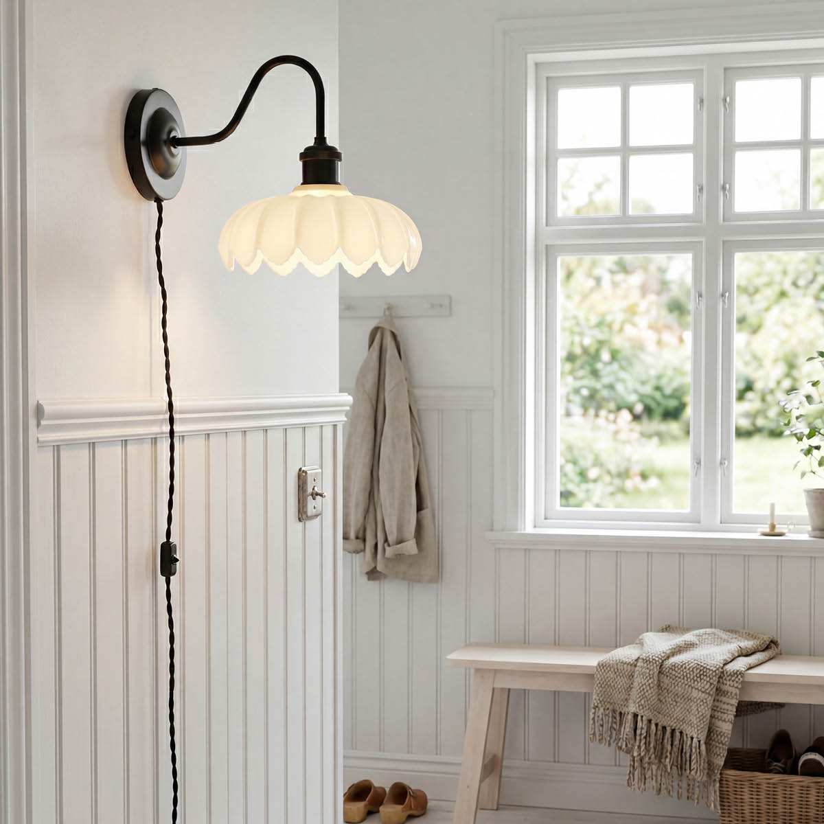 Aneta Lighting Sofia vegglampe 32 cm svart/hvit