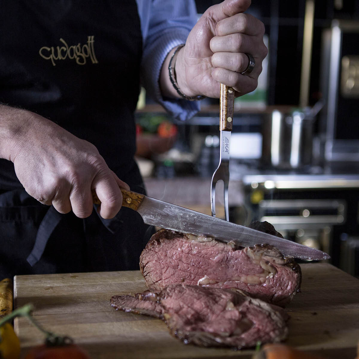 EKA Gourmet gavesett trancherkniv 22,6 cm og tranchergaffel masurbjørk/rustfritt stål