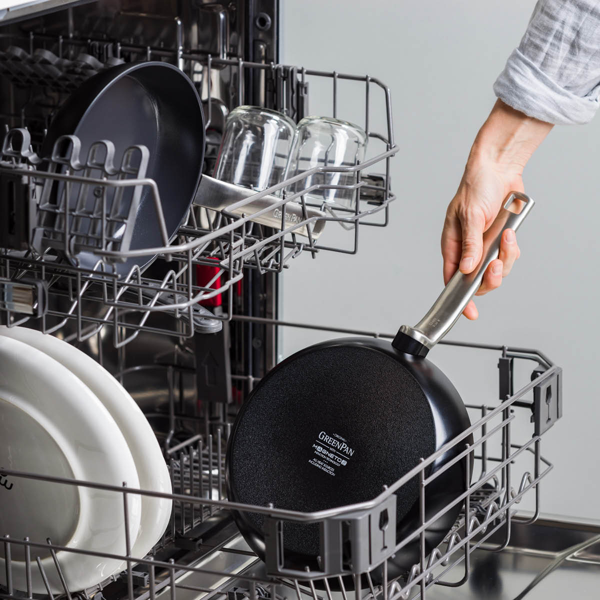GreenPan Evolution keraaminen paistinpannu 28 cm musta