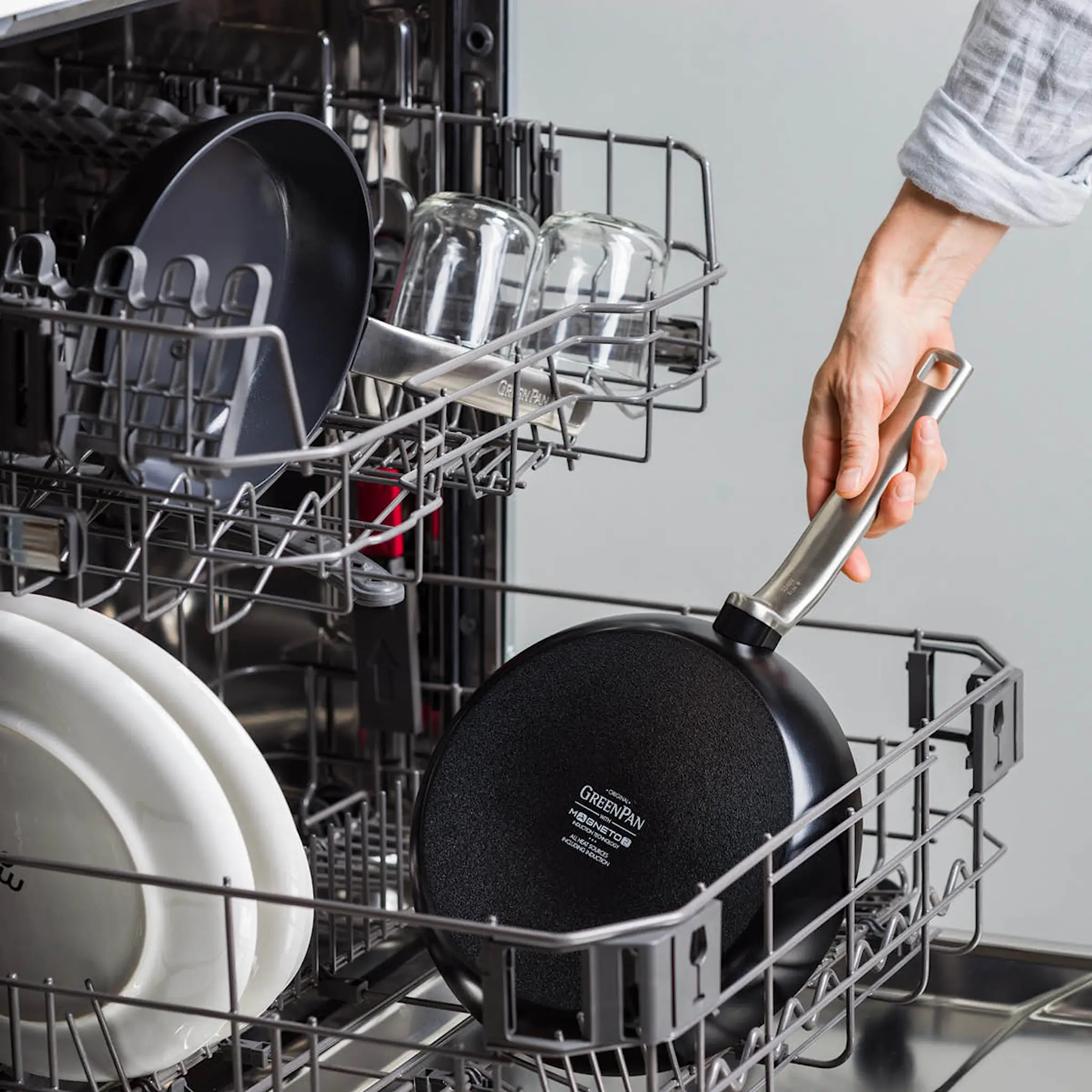 GreenPan Evolution keraaminen paistinpannu 28 cm musta