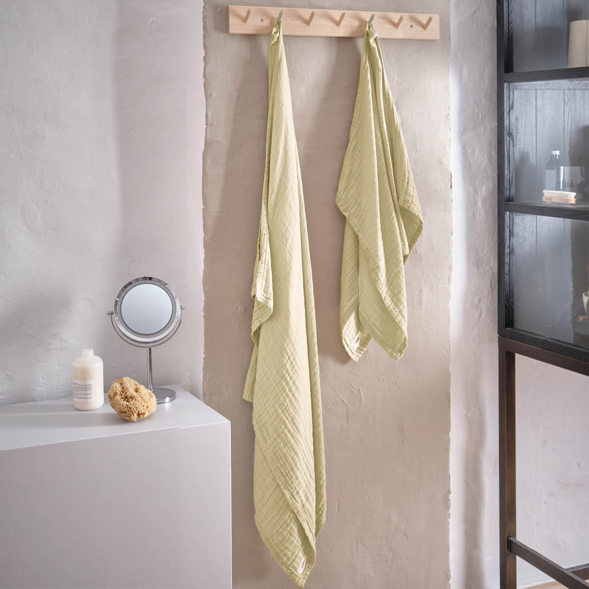 The Organic Company FINE gavepakke med badehåndkle og håndhåndkle pale honey