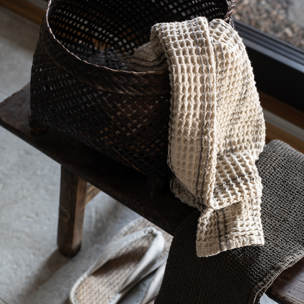 Tell Me More Nella handduk våfflad 50x70 cm taupe stripe