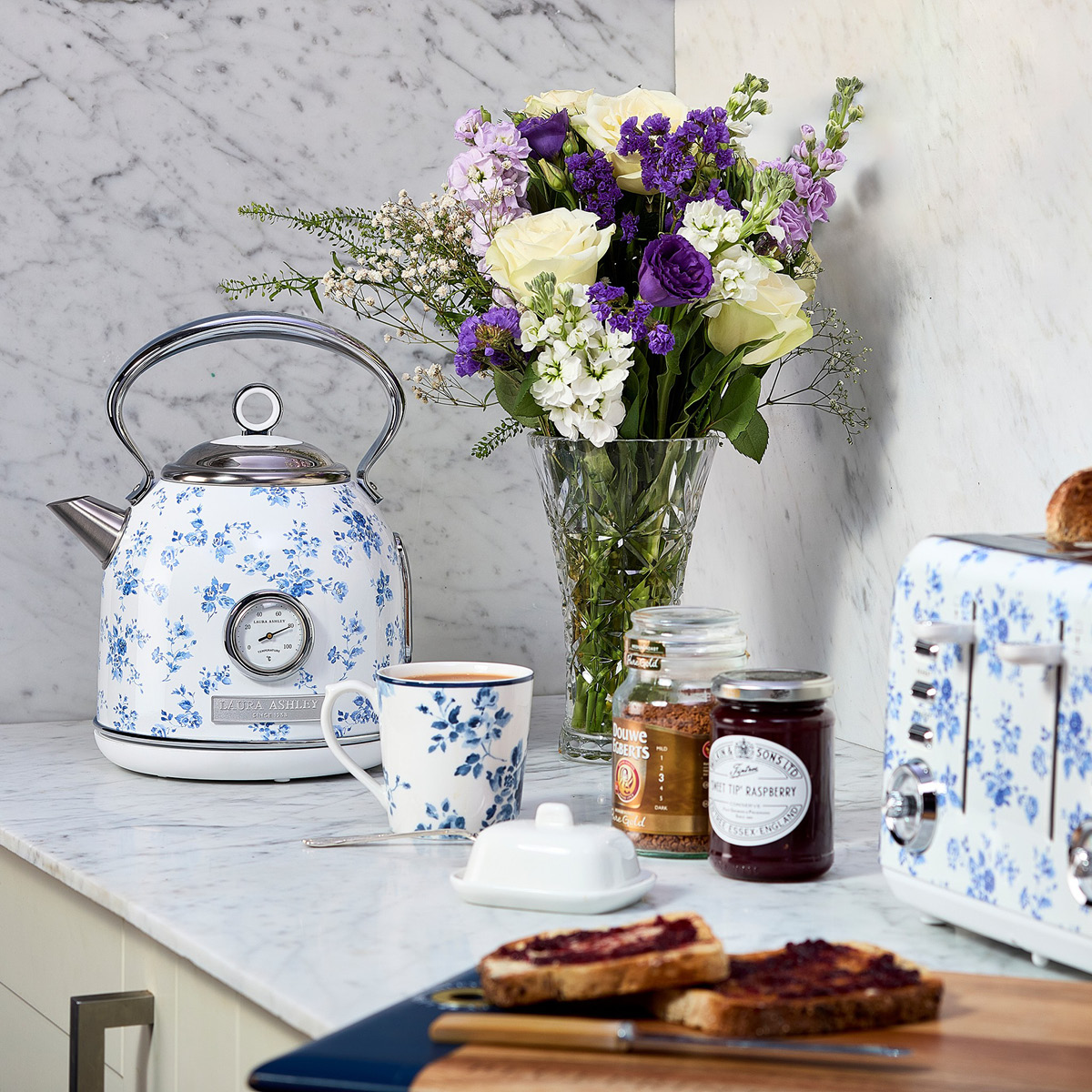 Laura Ashley Dome elektrisk vannkoker 1,7L China Rose blå/hvit