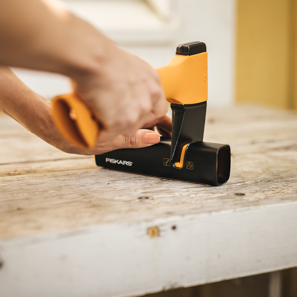 Fiskars Xsharp™ yx- och knivslip 16,5 cm svart