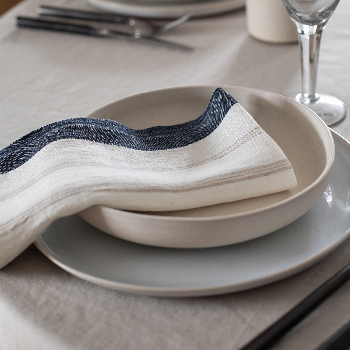 Tell Me More Maya Servett 50x50 cm Natural Stripe