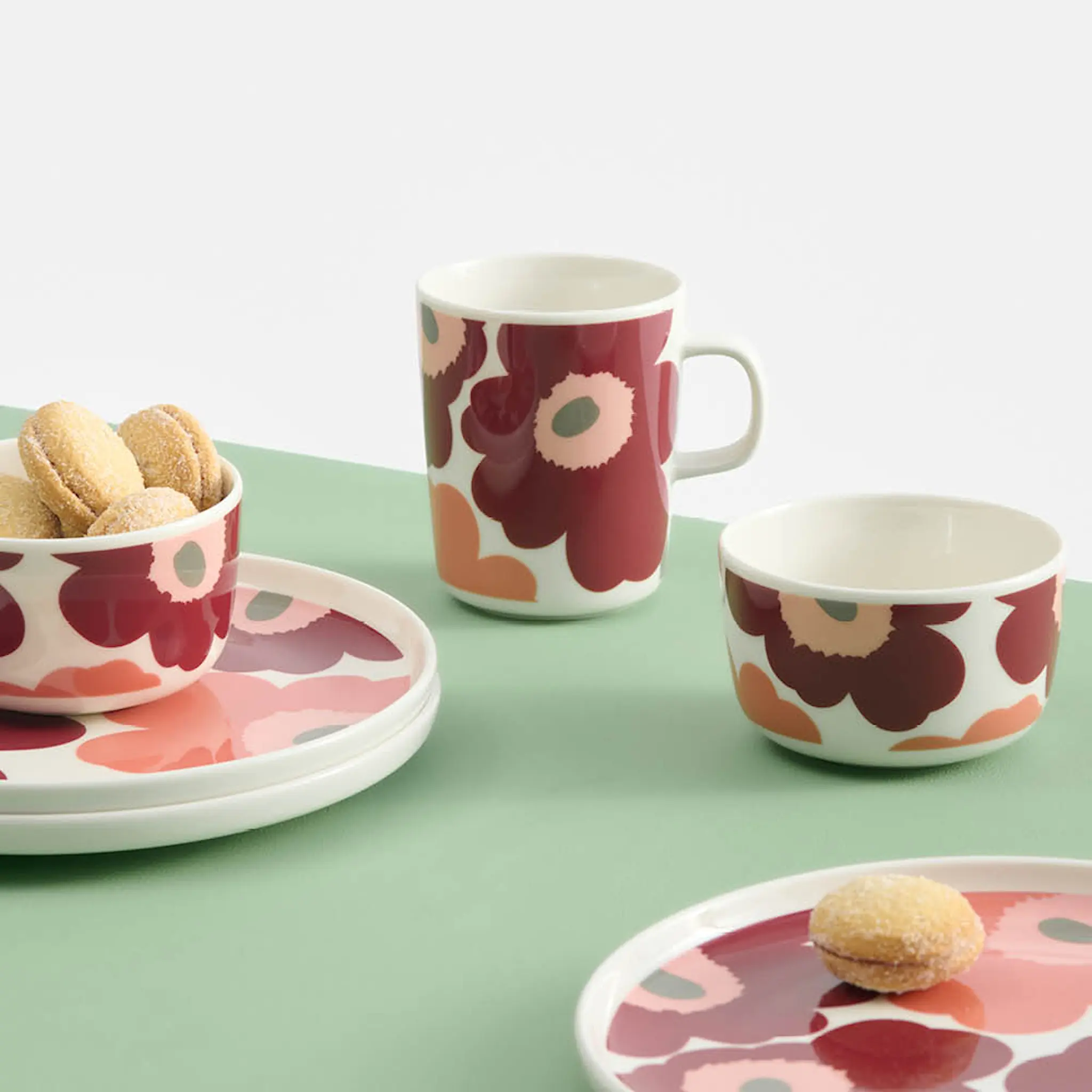 Marimekko Oiva unikko skål 25 cl vit/mörk körsbär/lax röd