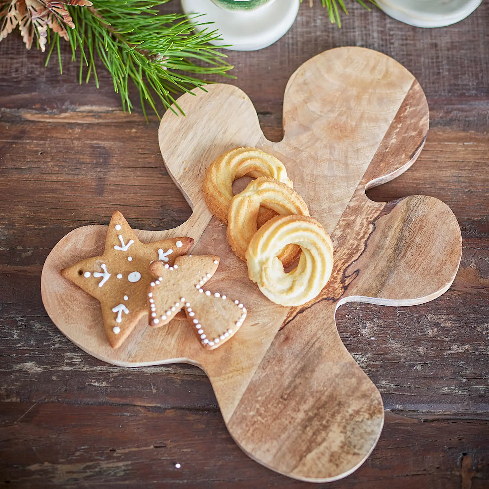 Bloomingville Ginnie serveringsbricka pepparkaksgubbe 30x25 cm mangoträ