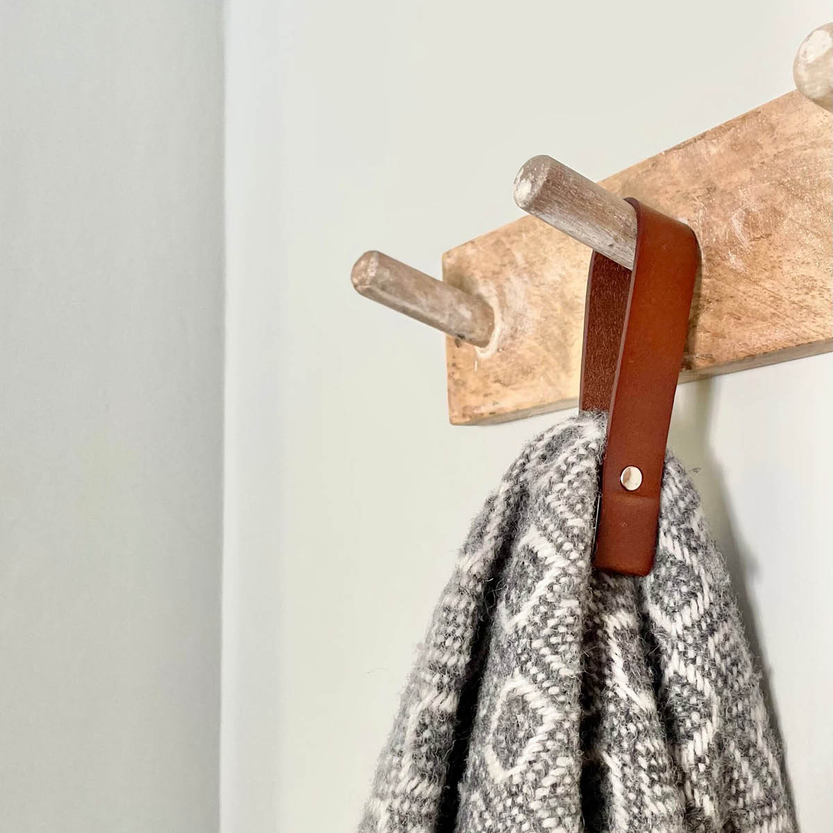 Nordan Home Magnetisk handdukshållare i läder 11x2 cm mörkbrun