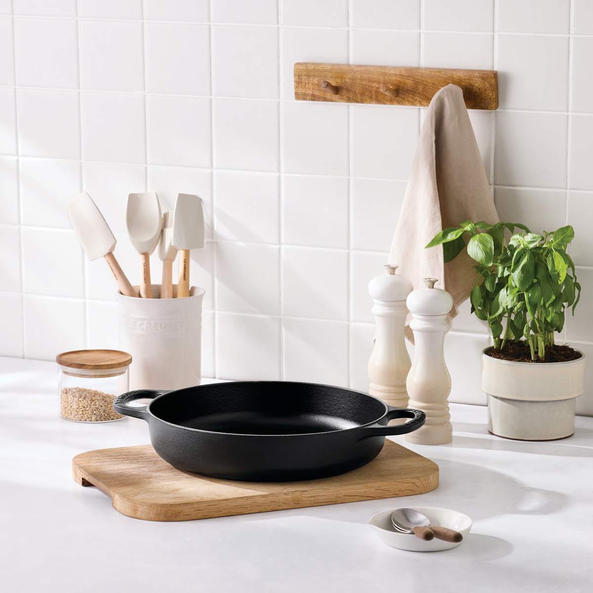 Le Creuset Signature Valurautapata matala 3,2 L 28 cm