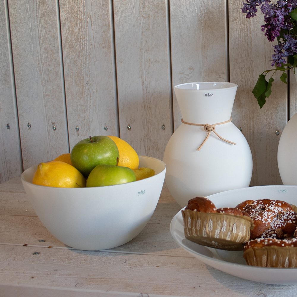 Nybro Crystal Happy skål 21 cm marängvit