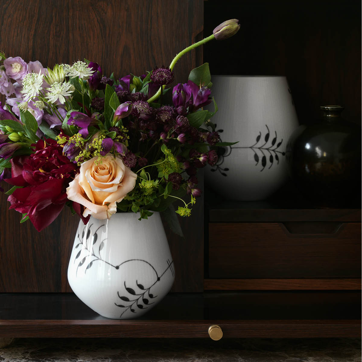 Royal Copenhagen Black Fluted Mega Vas 15 cm