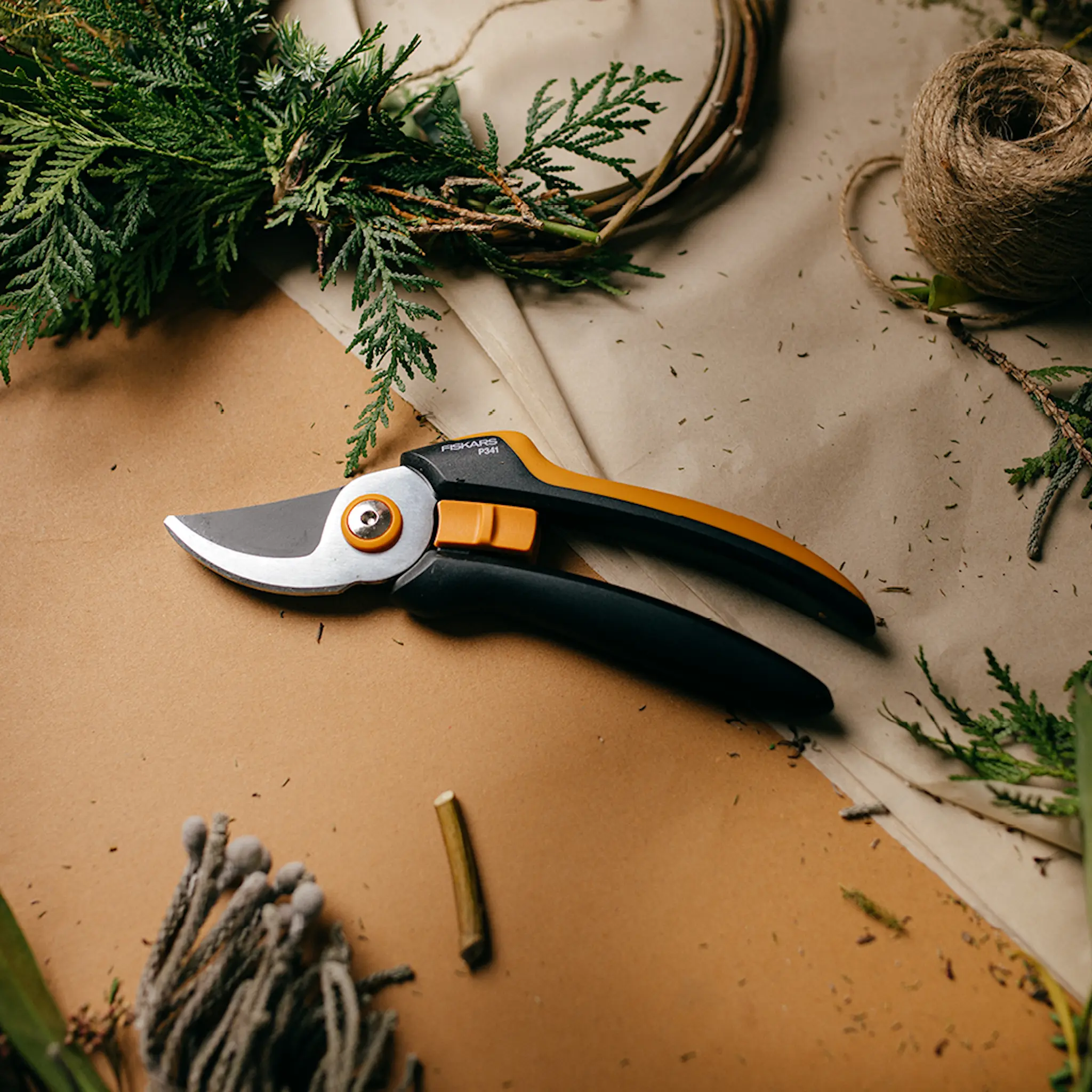 Fiskars Solid™ sekatör P341 20,6 cm svart/orange