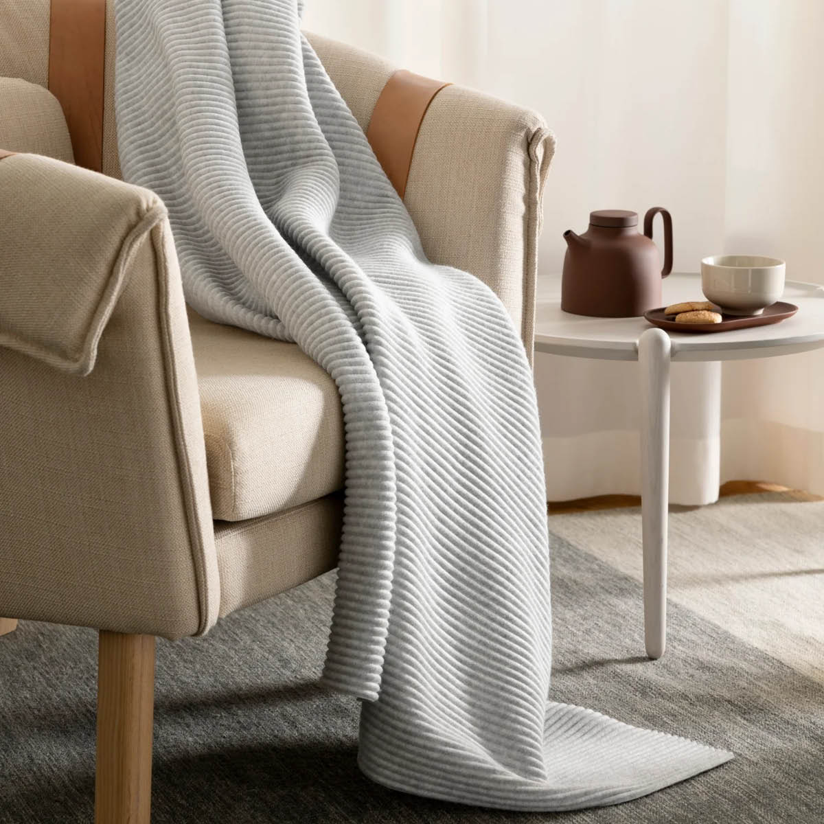 Design House Stockholm Pleeace pläd 140x170 cm ljusgrå