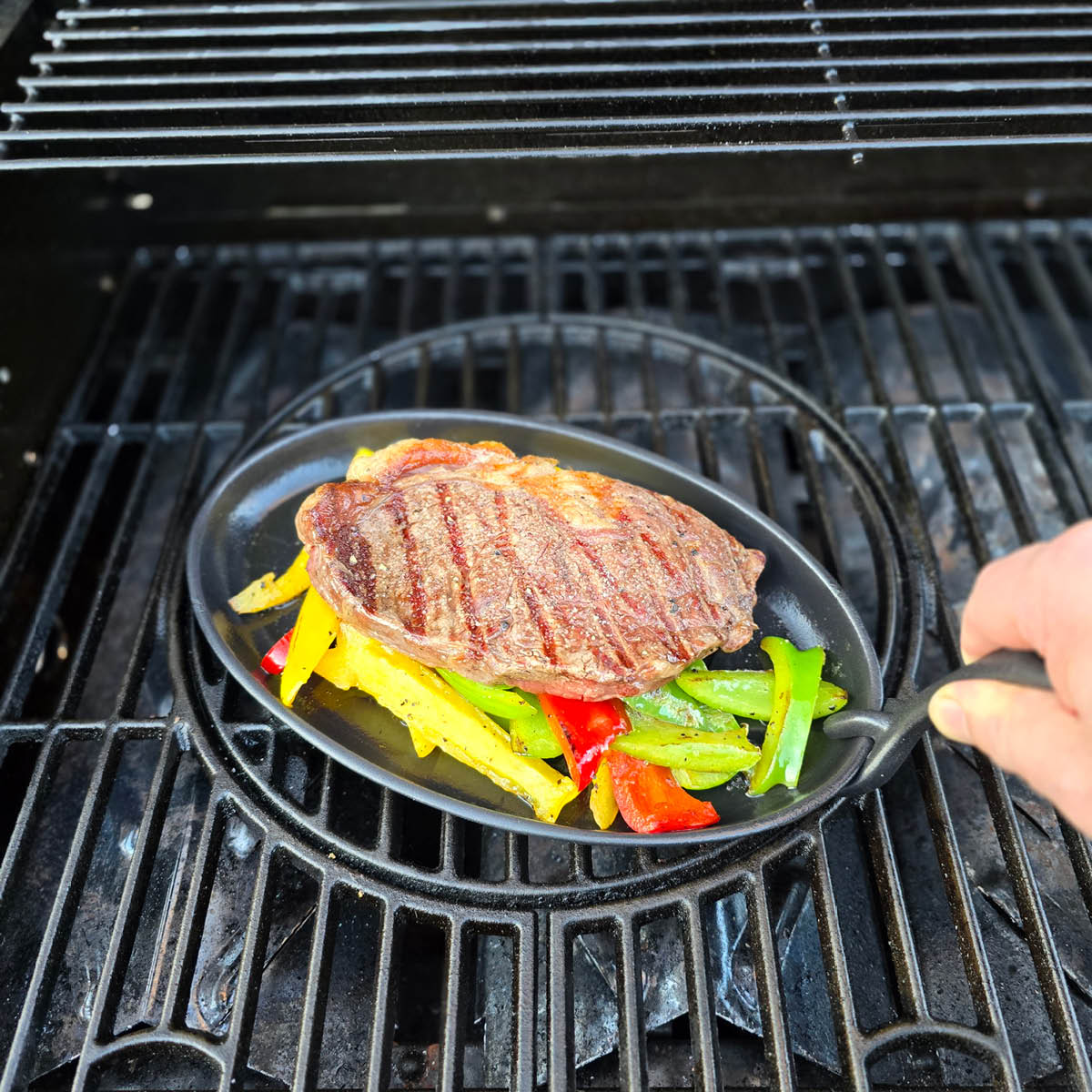 Mustang Valurautapannu irrotettavalla kahvalla 27,5x18 cm