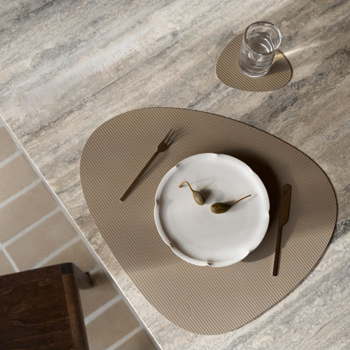 LIND DNA Curve Corduroy Pöytätabletti 37x44 cm Clay Brown