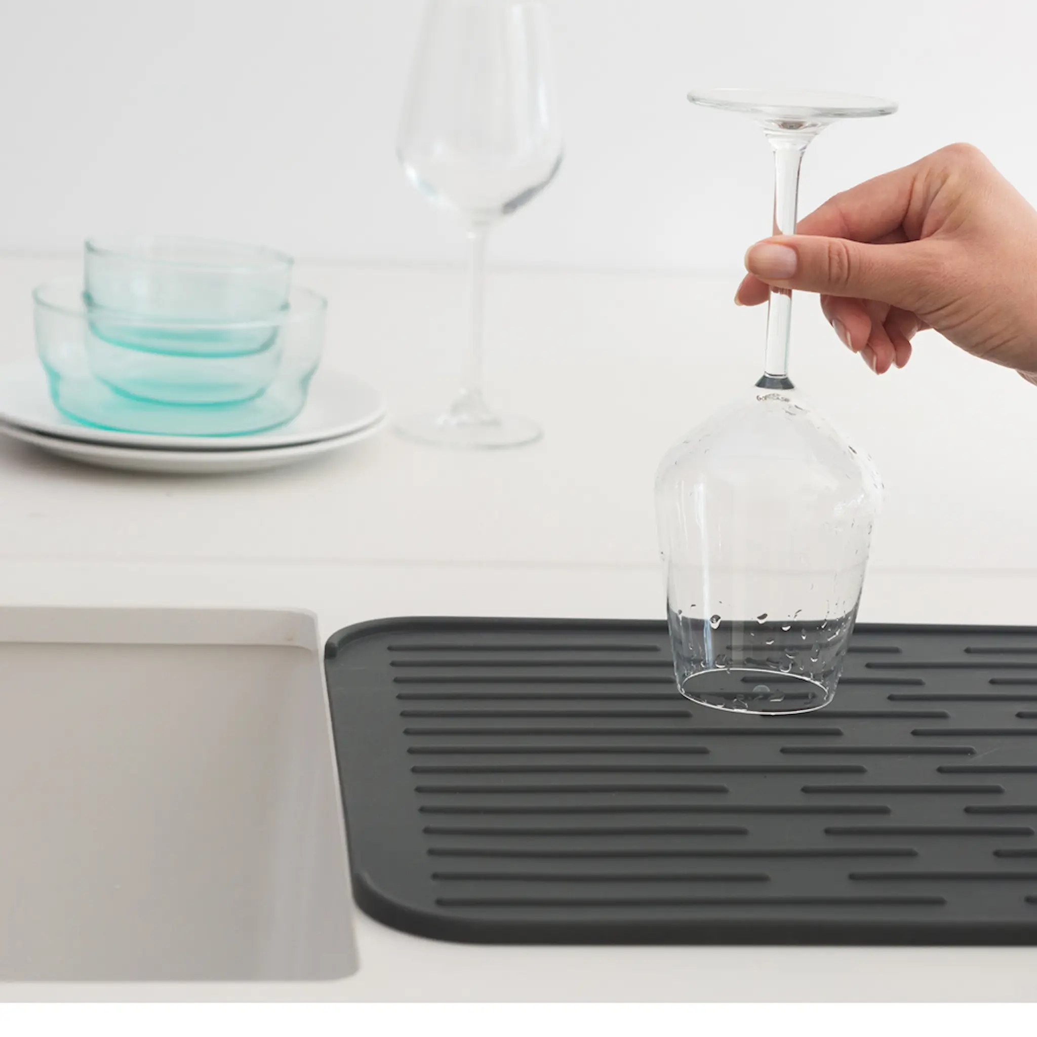 Brabantia SinkSide tiskimatto silikoni 32,5×43,8 cm tummanharmaa