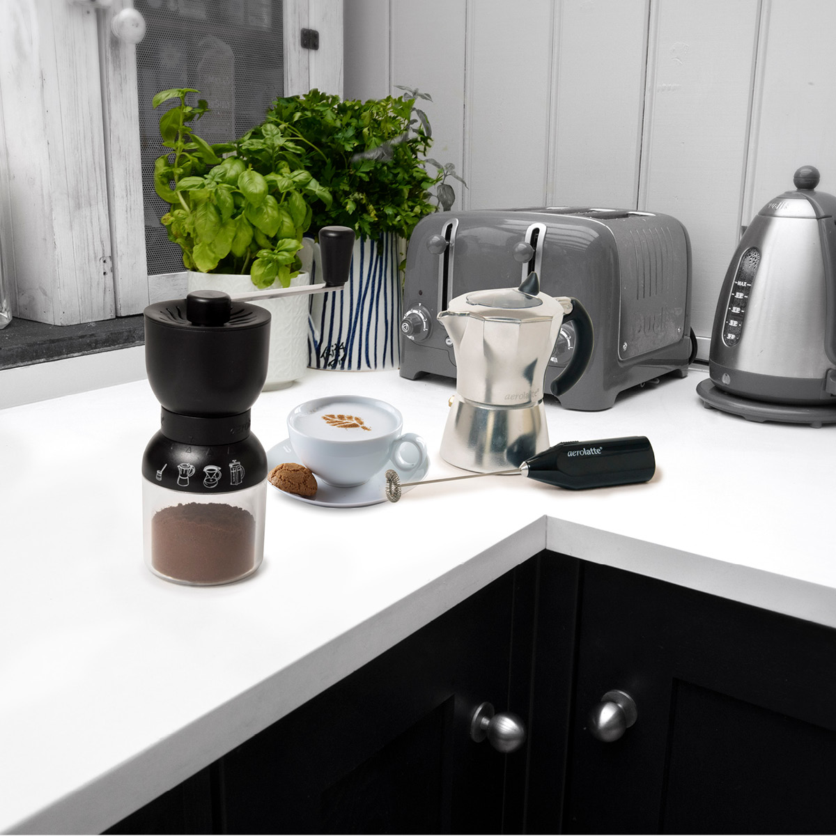 Aerolatte Kaffekvern manuell svart