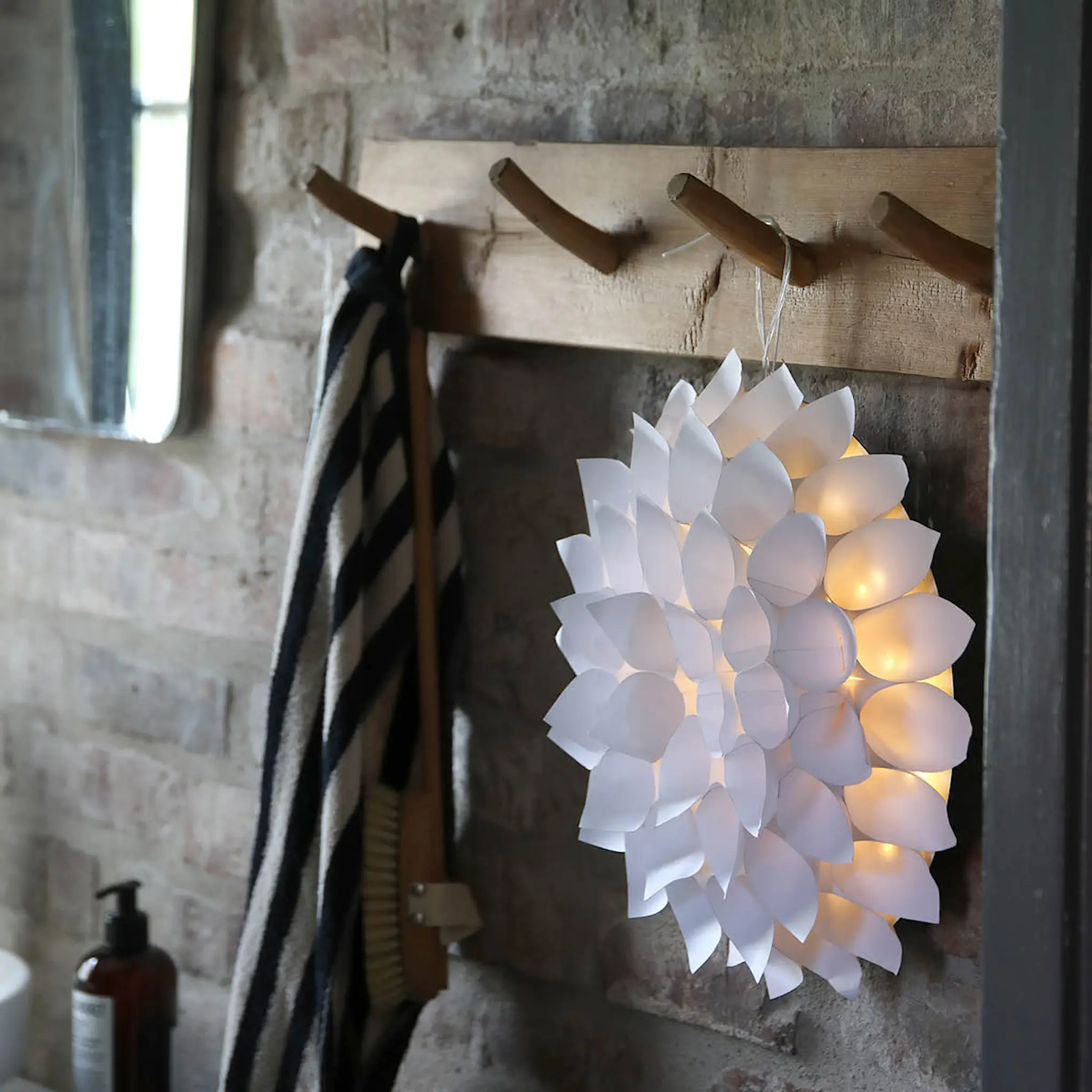 Markslöjd Dahlia väggdekoration / bordsdekoration 35 cm vit