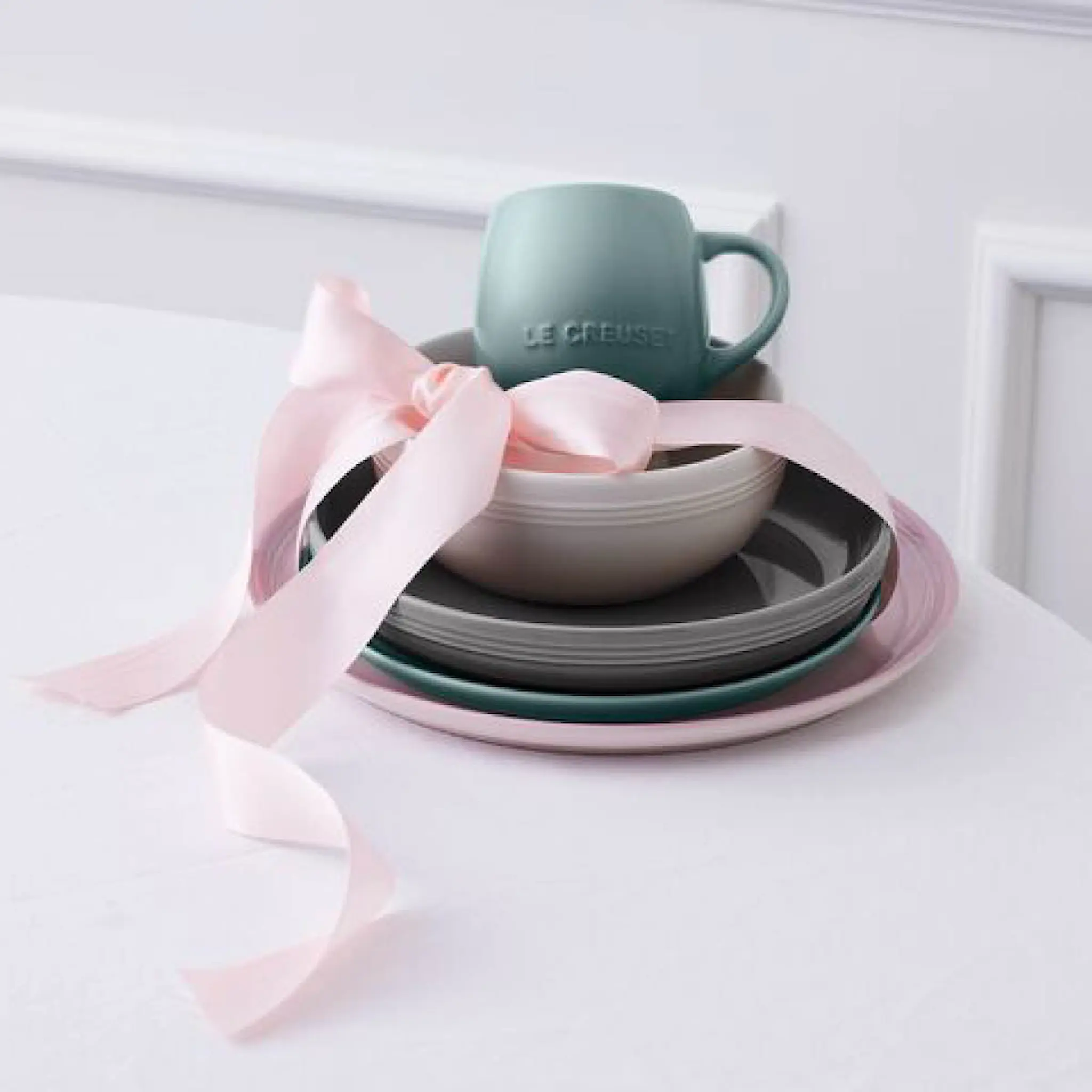 Le Creuset Coupe Collection Pastalautanen 22 cm Flint