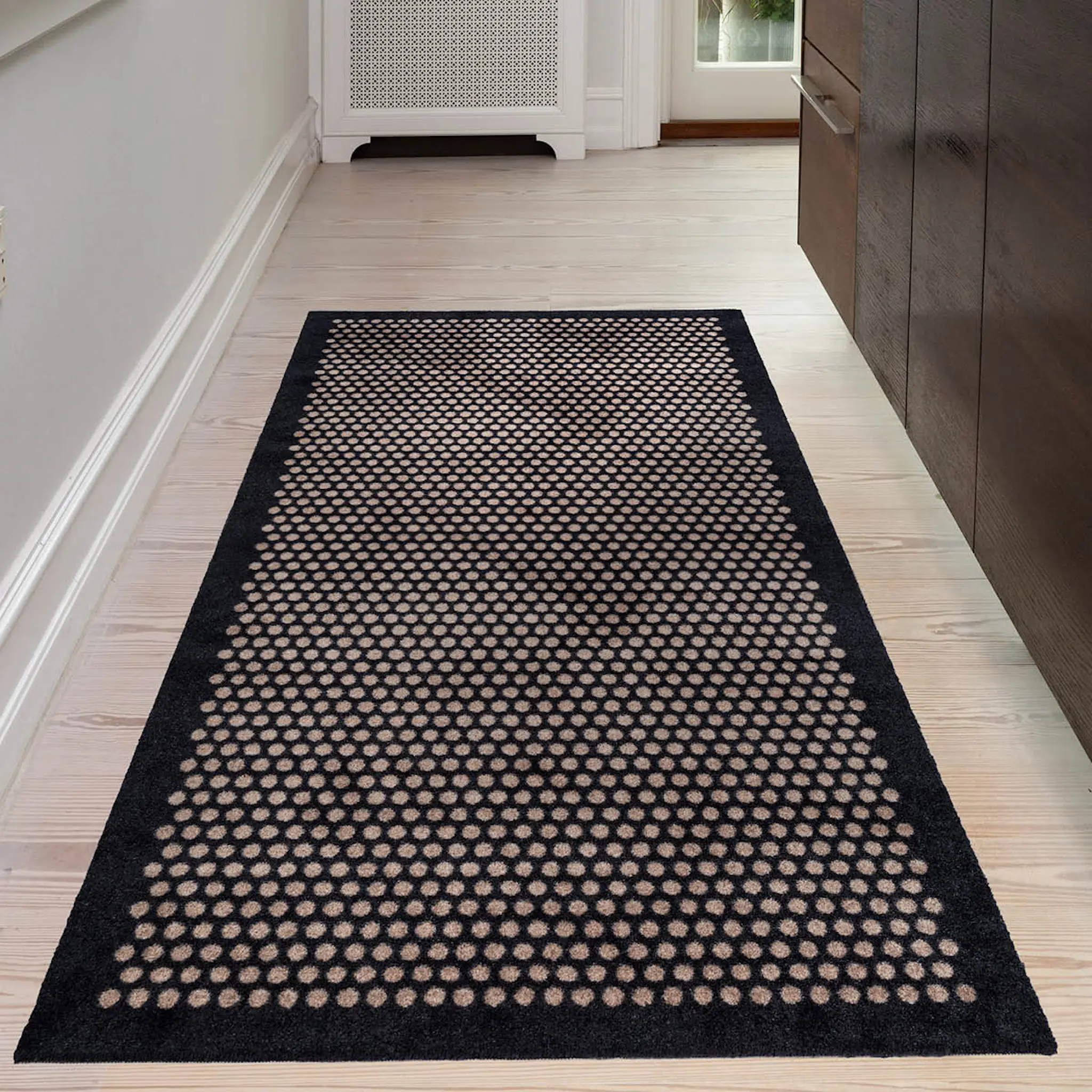 Tica Copenhagen Dot golvmatta 200x90 cm svart/sand