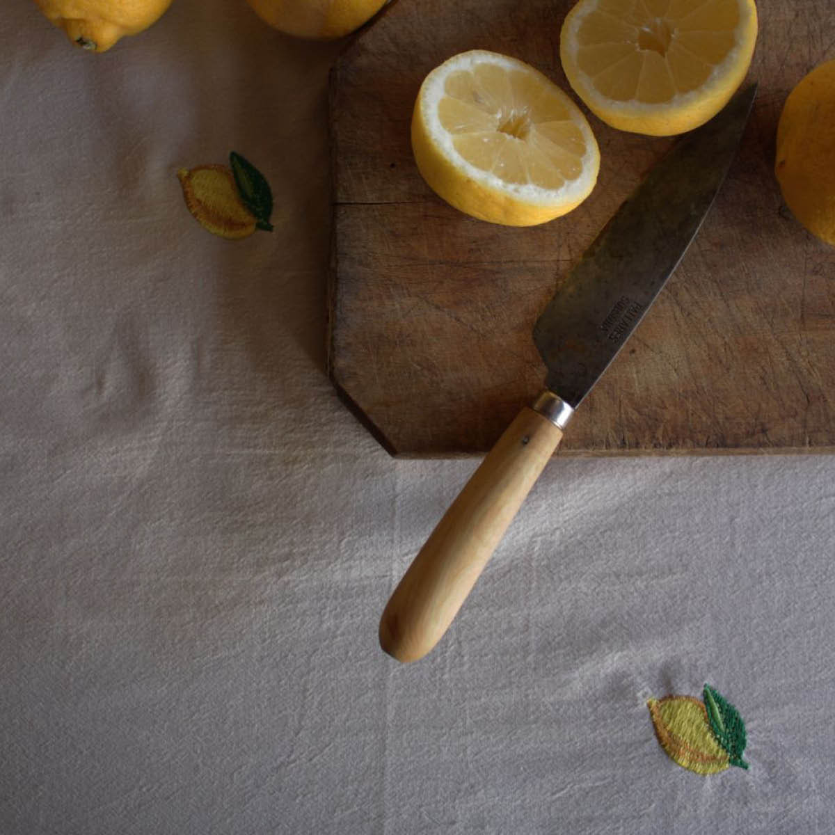 Midnatt Lemon bordsduk 250x145 cm beige/gul