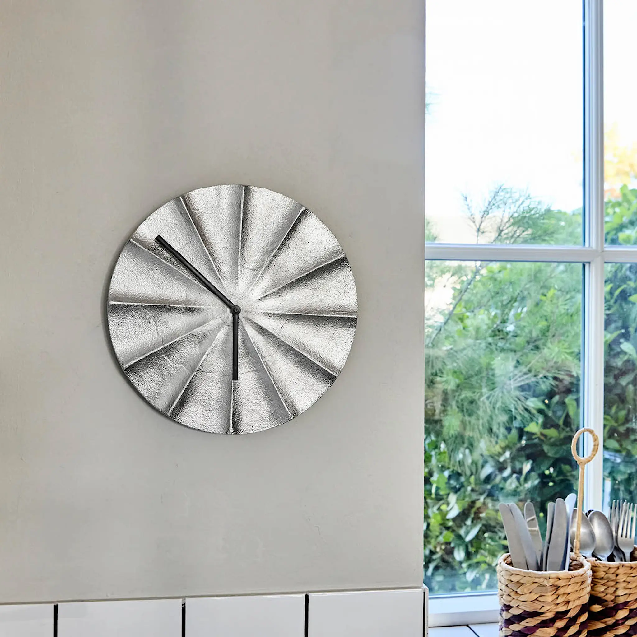 House Doctor Show väggklocka 30x30 cm silverfinish