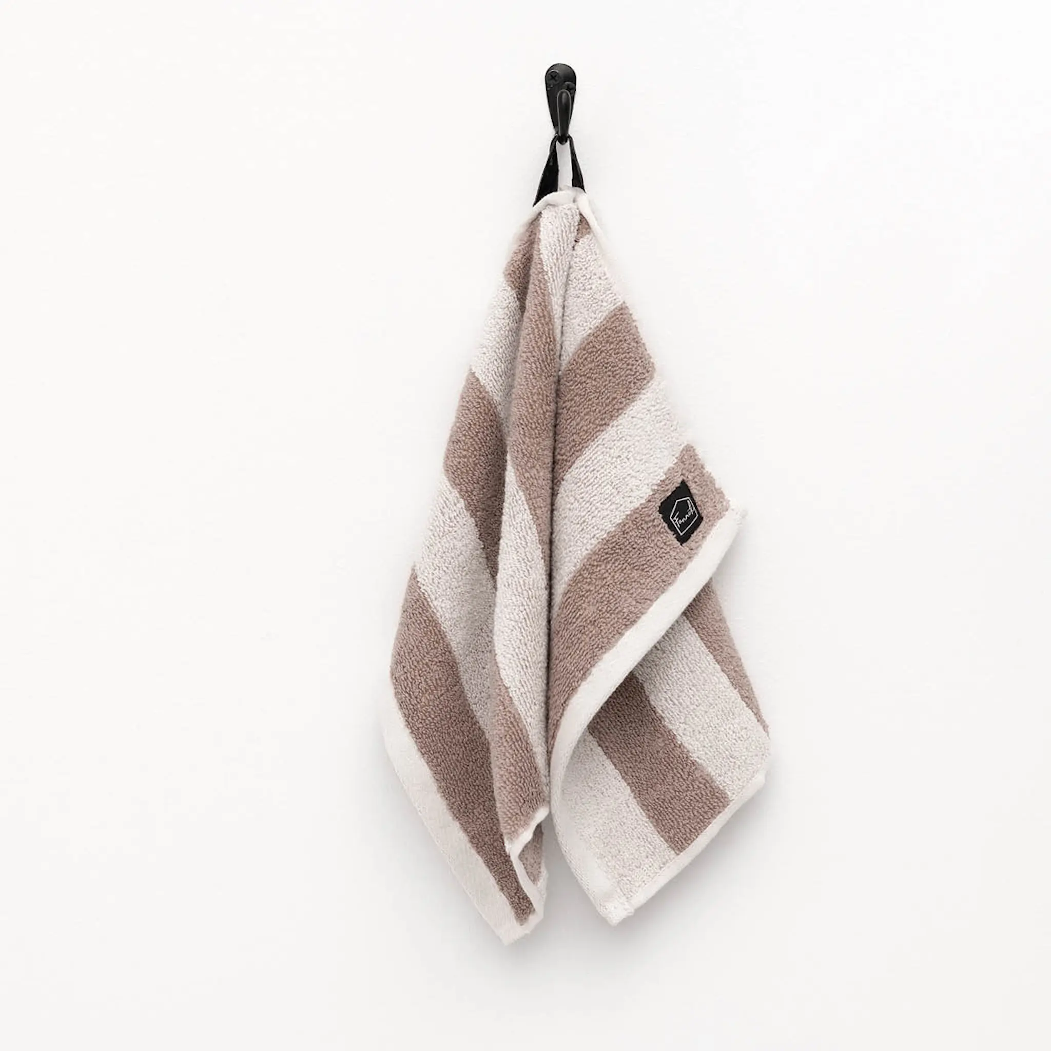 Fanni K Hanko handduk 30x50 cm sand/vit