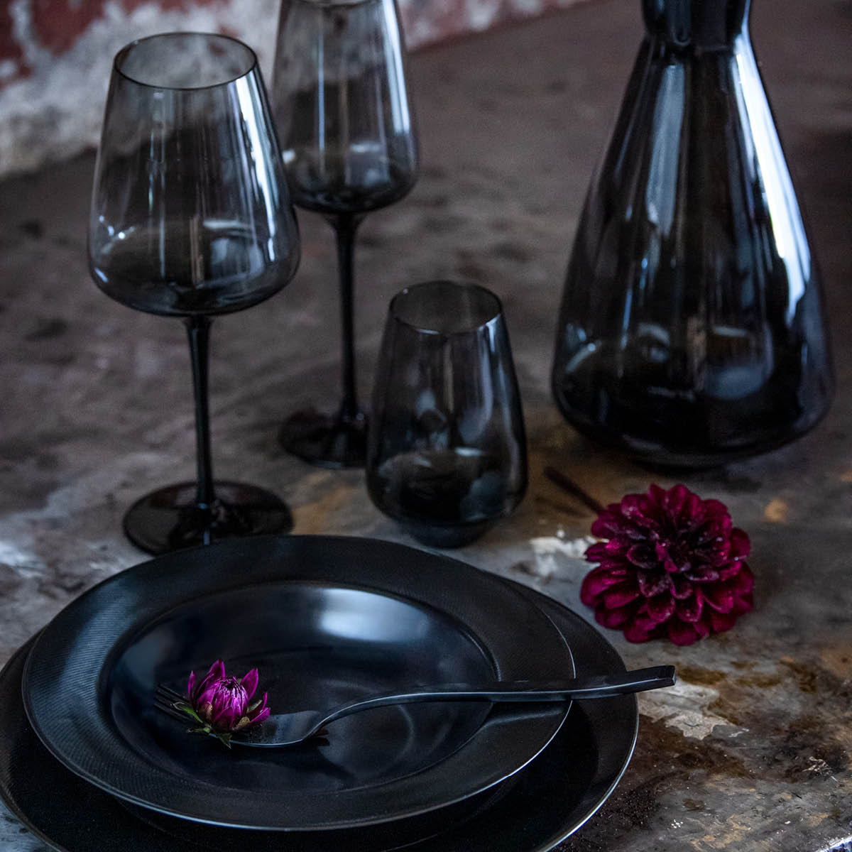 Magnor Noir Vesilasi 35 cl Musta