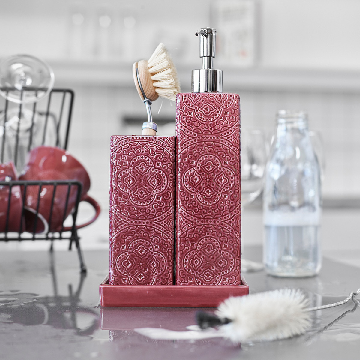 Cultdesign Kub Orient diskmedelspump 25 cm vinröd