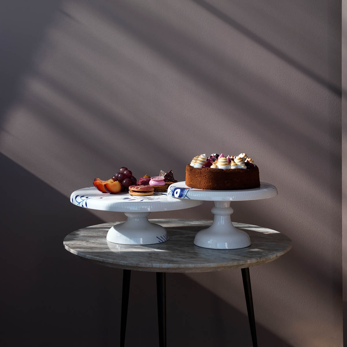 Royal Copenhagen Blue Fluted Mega Fat på fot 29,5 cm