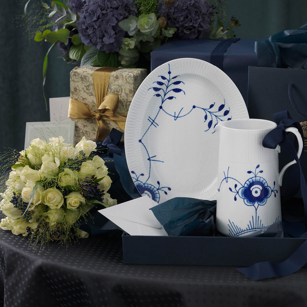 Royal Copenhagen Blå Mega Riflet fat 30,5 cm