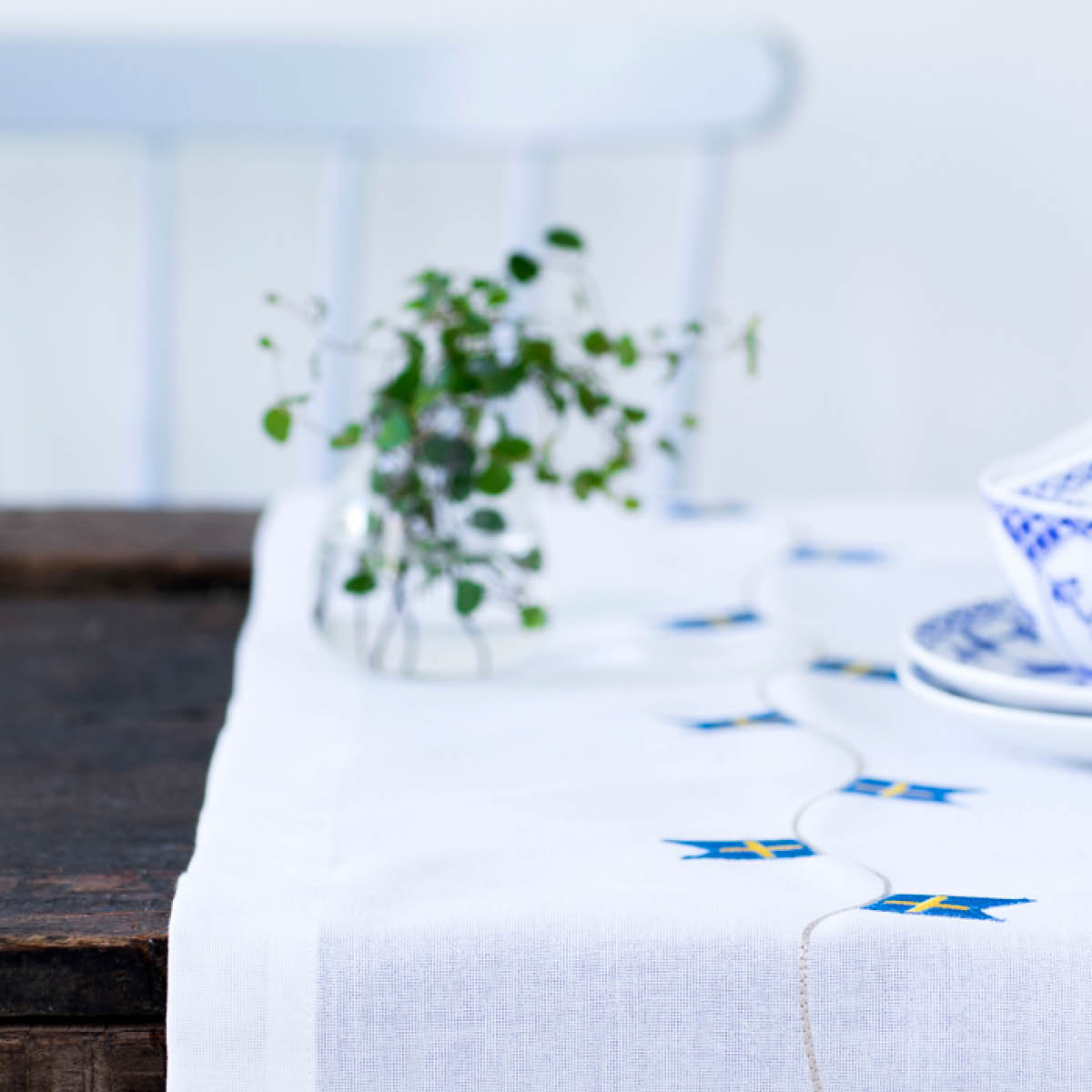 Langkilde & Søn Bordslöpare 175x30 cm vit med svensk flagga