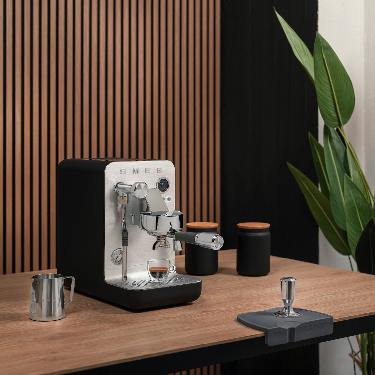 Smeg Minipro espressomaskin EMC02 1,7 L svart