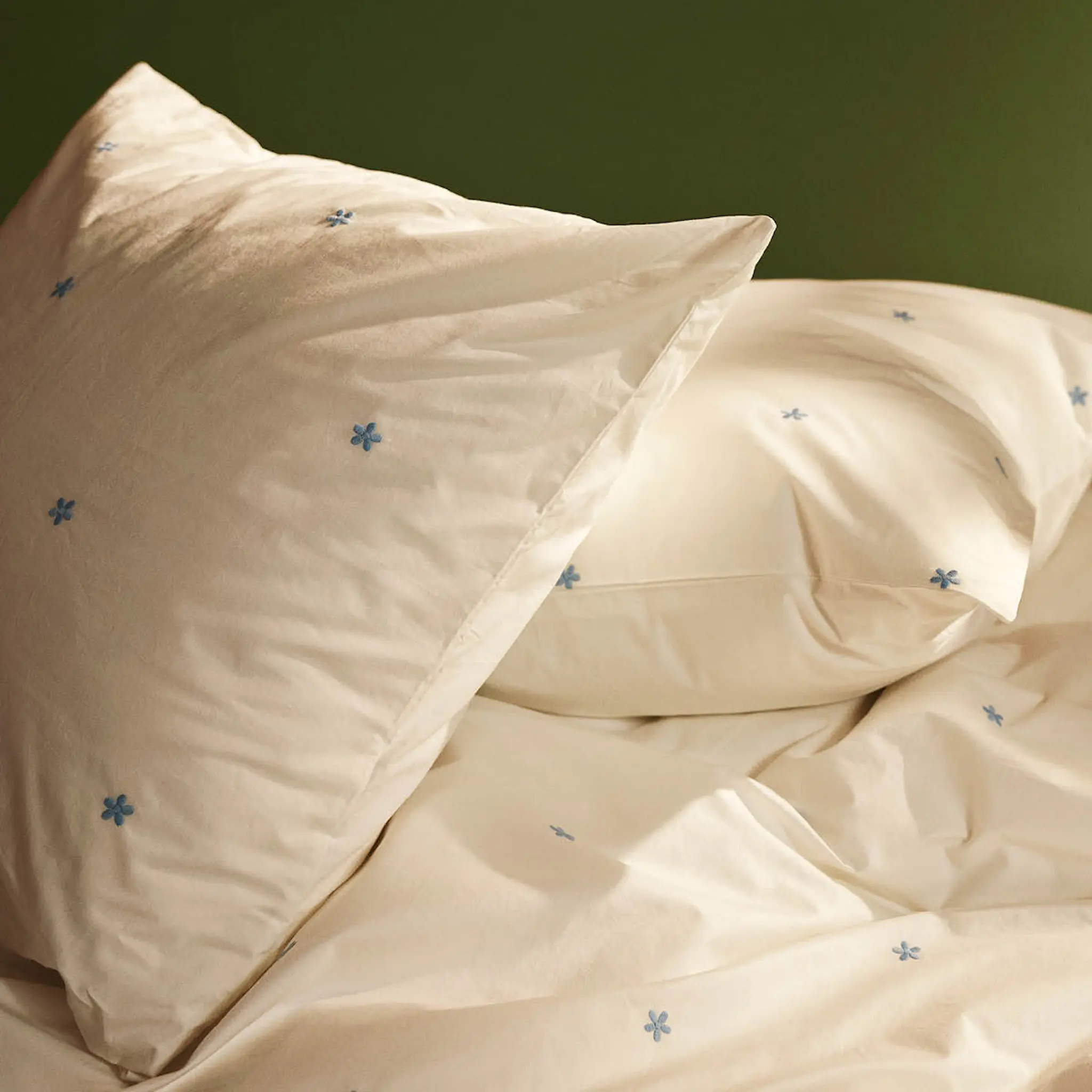 Juna Daisy påslakanset 220x220 cm vit/ljusblå