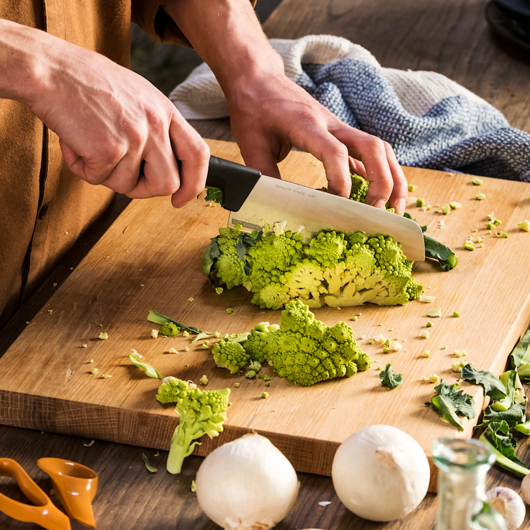 Fiskars Hard Edge Aasialainen Kokkiveitsi 16 cm