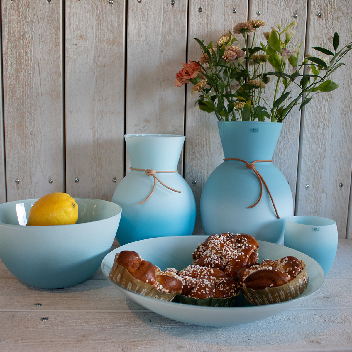 Nybro Crystal Happy Fat 30 cm Blå Hallon