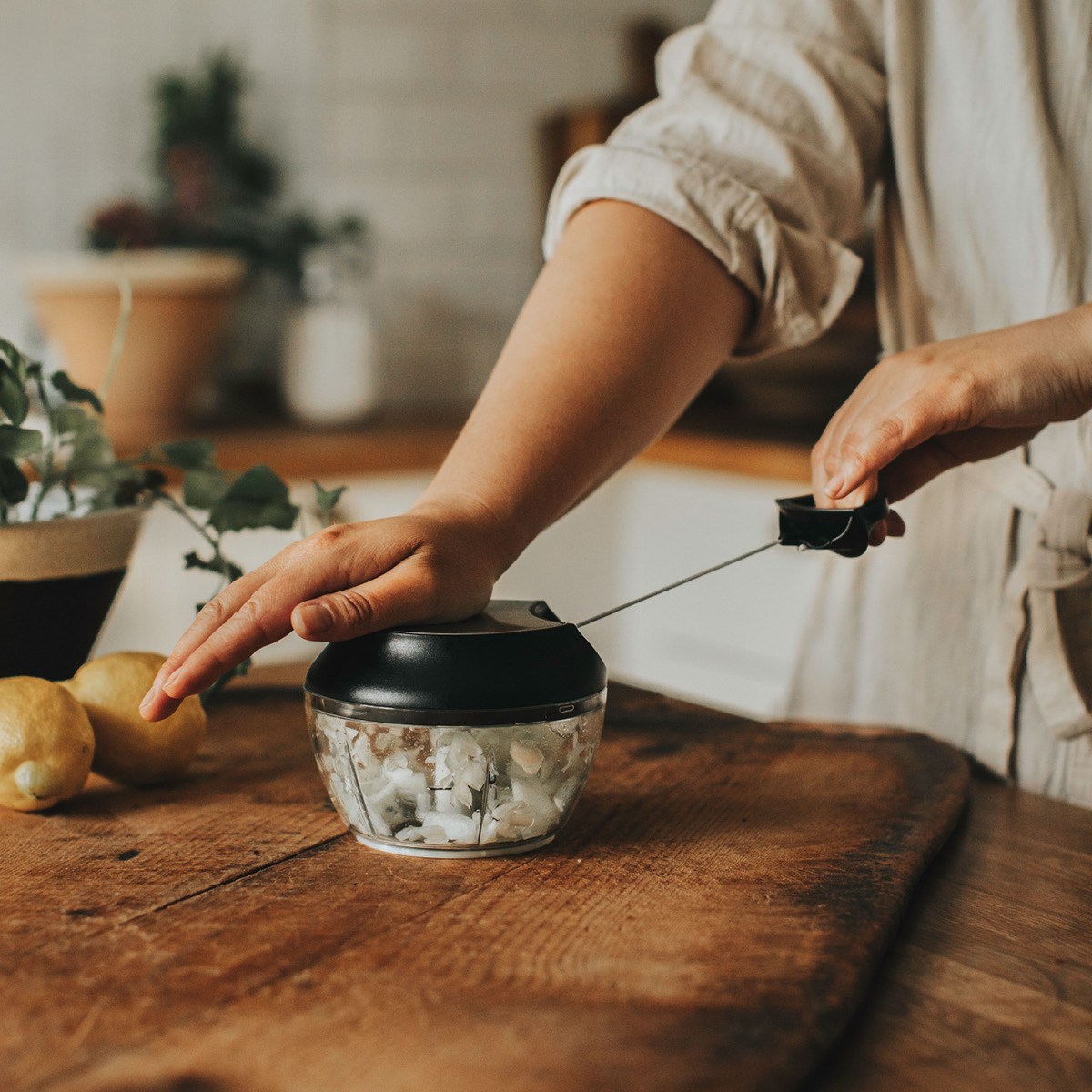 Dorre Loke løk- og grønnsakhakker svart