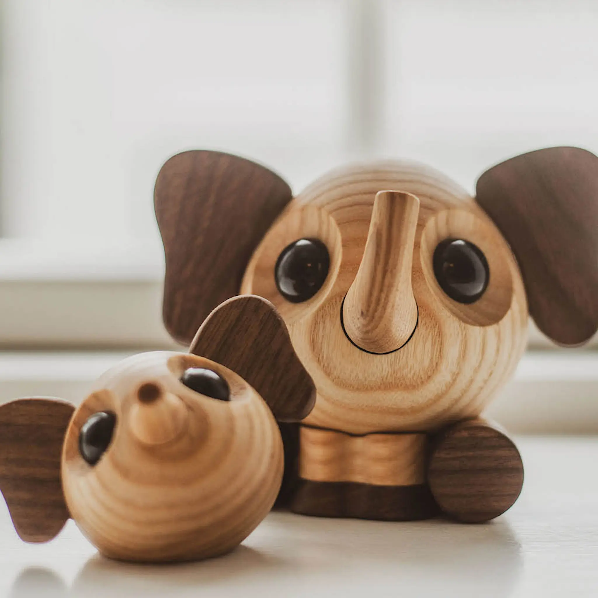 FableWood Louis elefant träfigur 5 cm valnöt/ask