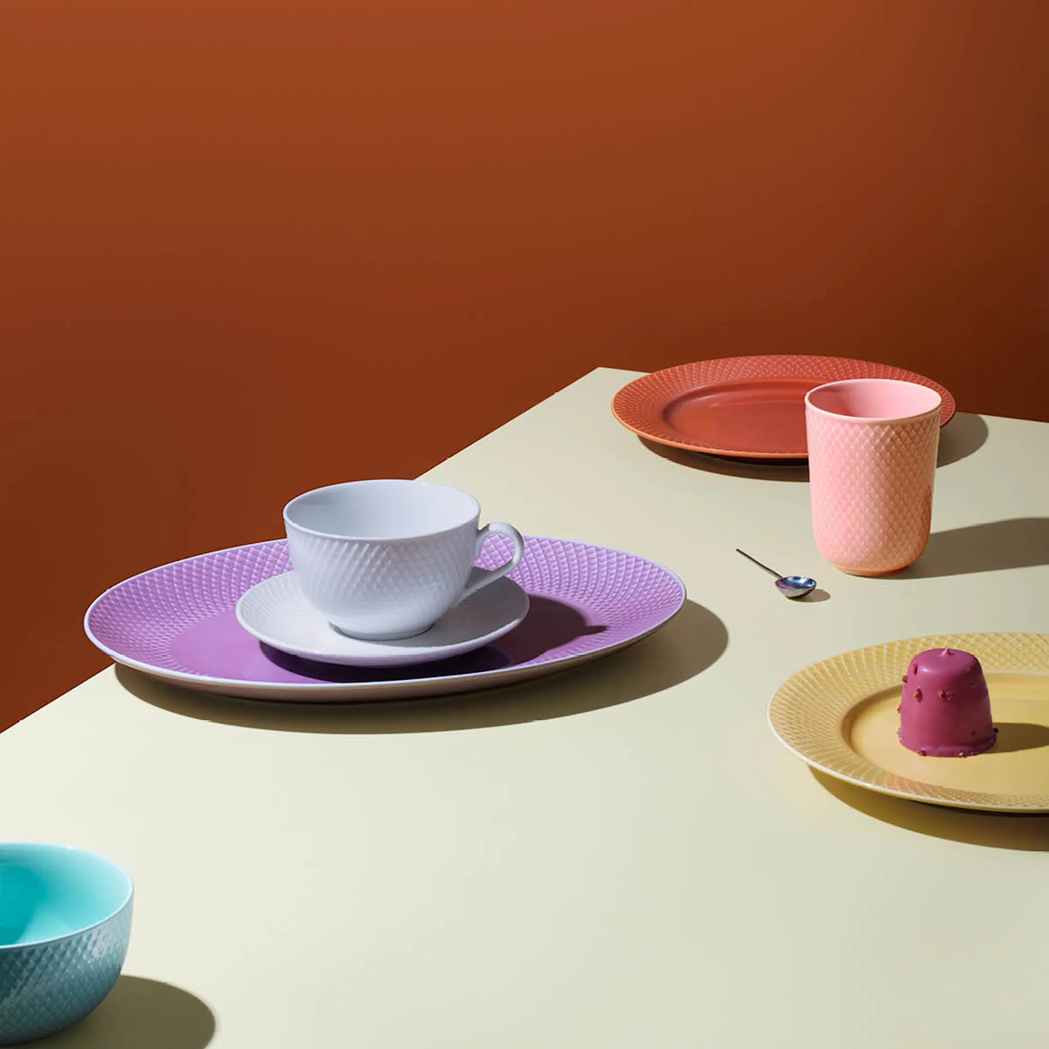 Lyngby Porcelæn Rhombe Color Serveringsfat Ovalt 35x26.5 cm Ljuslila